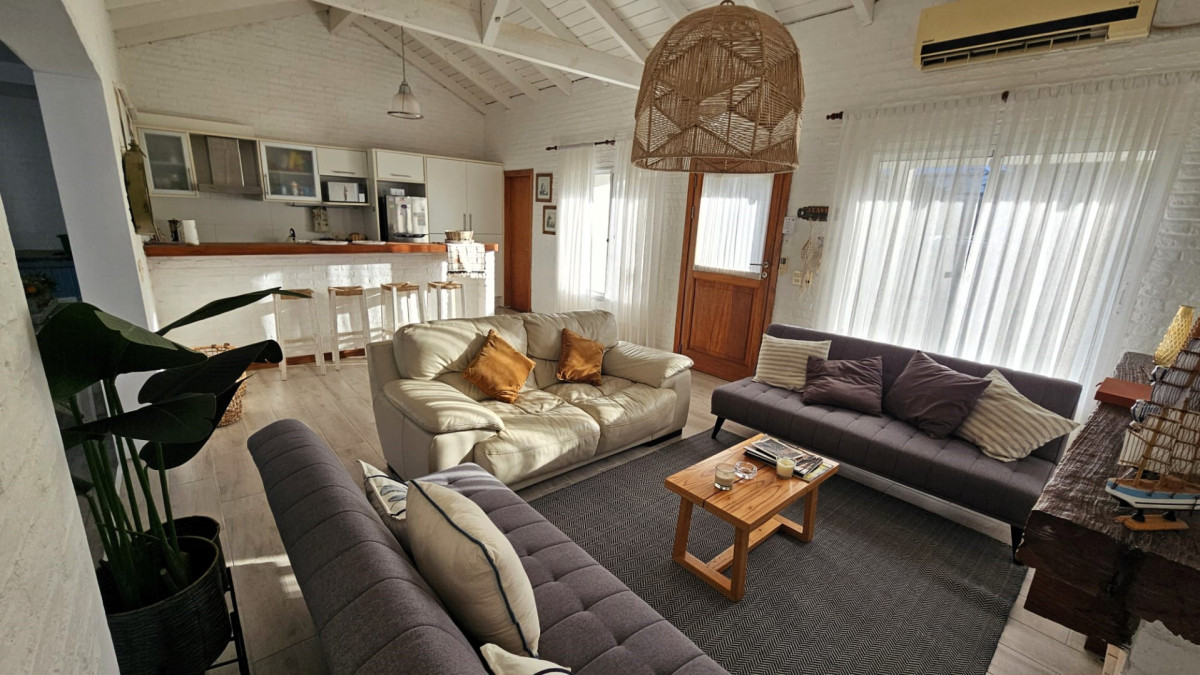 Casa 2 dorm. - La Barra