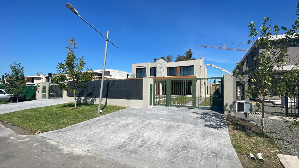 Venta o alquiler - 4 dorm. - Carrasco