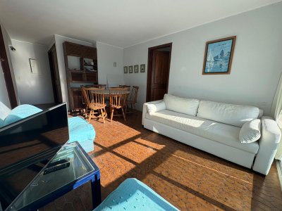 Apartamento en primera fila con vista lateral al mar en Parada 6 Brava