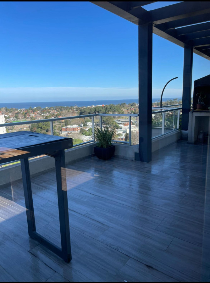 Dúplex en Maldonado centro con vista al mar 3 dormitorios