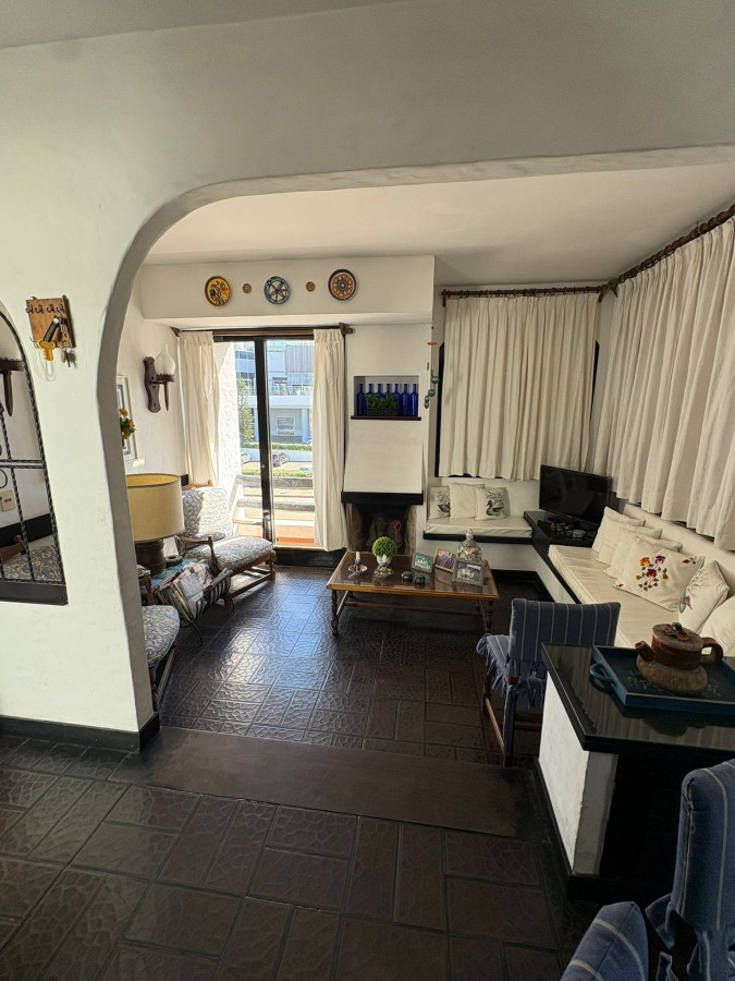 Apartamento de 3 dormitorios en Pine Beach a 1 cuadra de la playa y vista lateral al mar