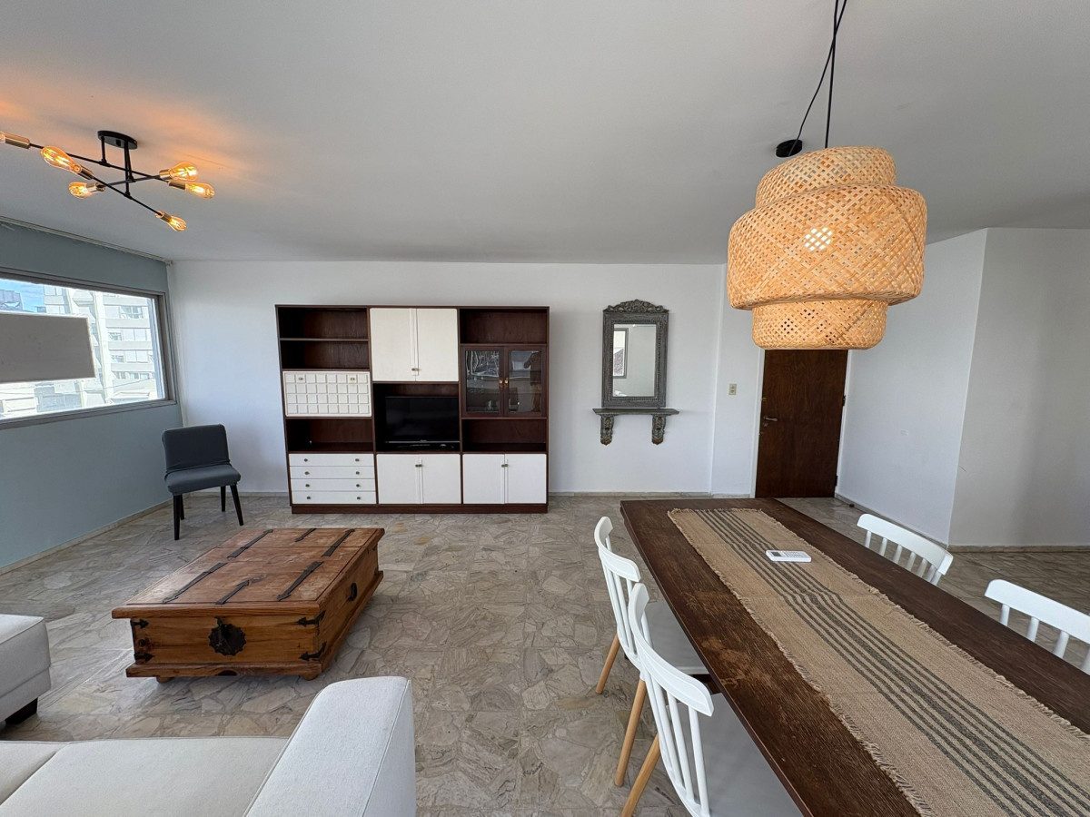 Apartamento sobre Gorlero con vista lateral al Puerto 3 dormitorios 2 en suite