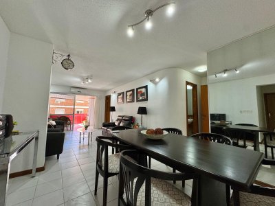Apartamento de 2 dormitorios en venta a metros del mar