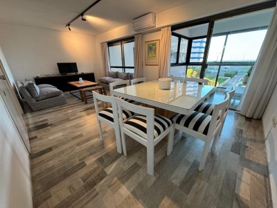 Apartamento de 3 dormitorios en venta y alquiler