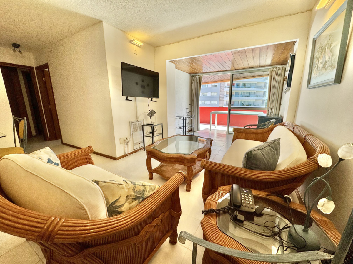 Apartamento de 2 dormitorios en venta y alquiler