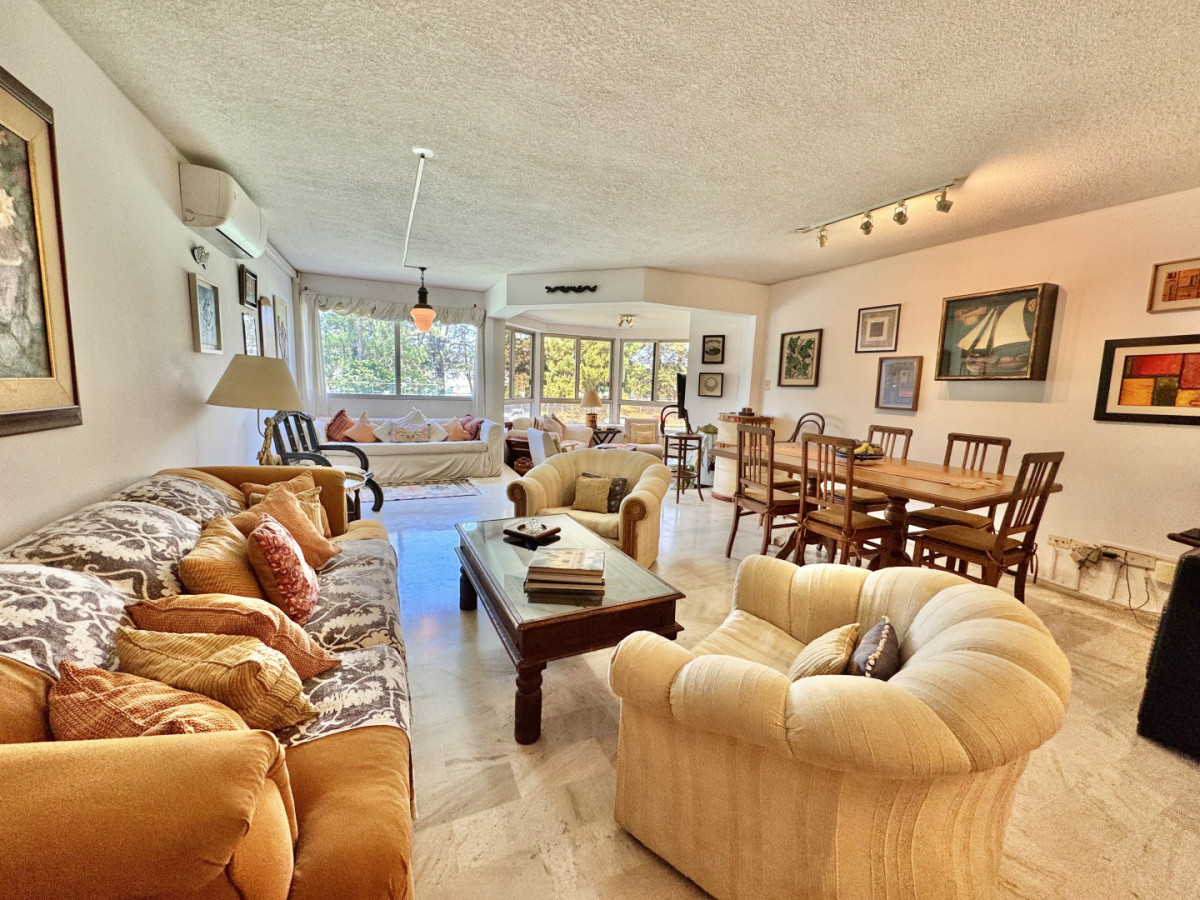 Apartamento de 4 dormitorios en venta 