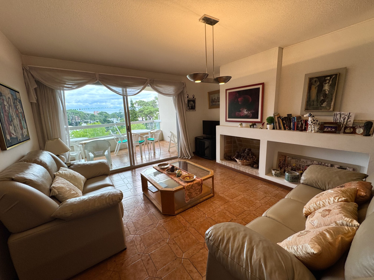 Apartamento de 3 dormitorios en alquiler anual punta del este 