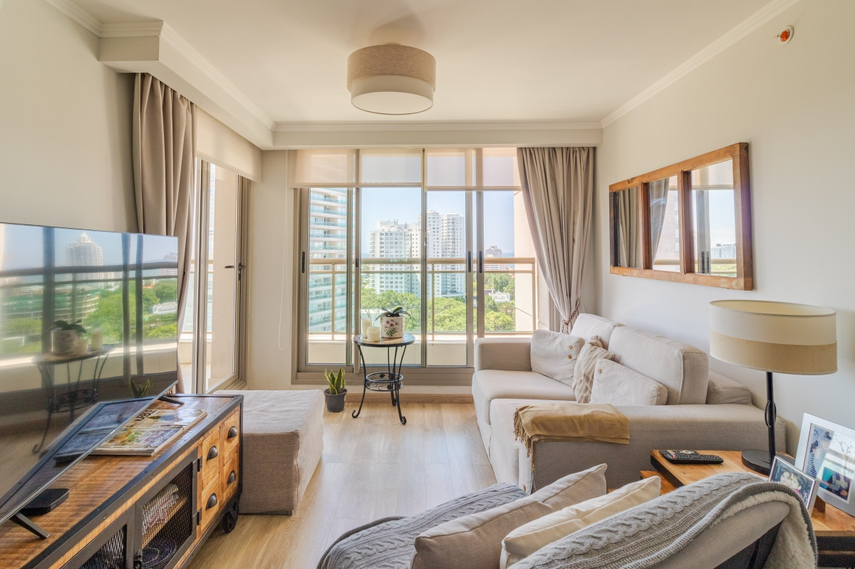 Apartamento de 2 dormitorios en venta con vista al mar