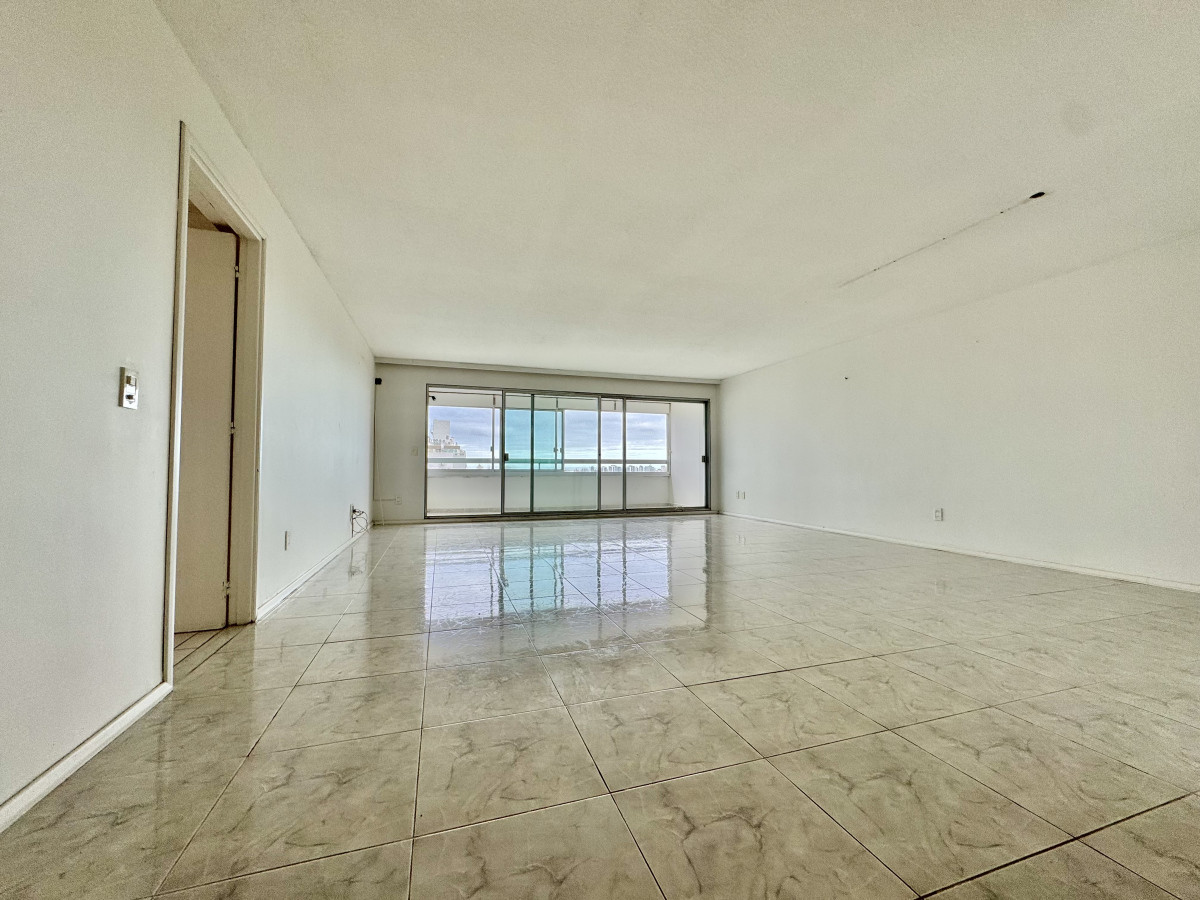 Apartamento en alquiler anual 3 dormitorios Punta del Este