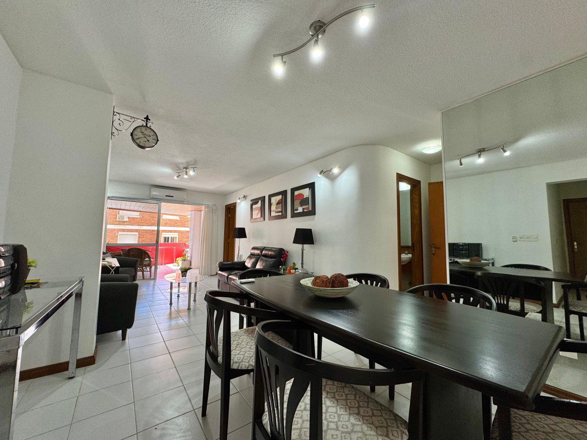 Apartamento de 2 dormitorios en venta a metros del mar