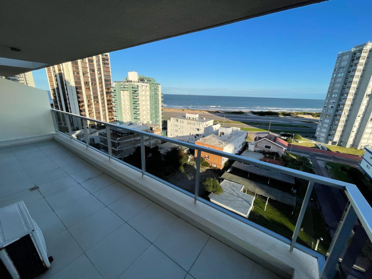 Apartamento de 2 dormitorios con vista al mar