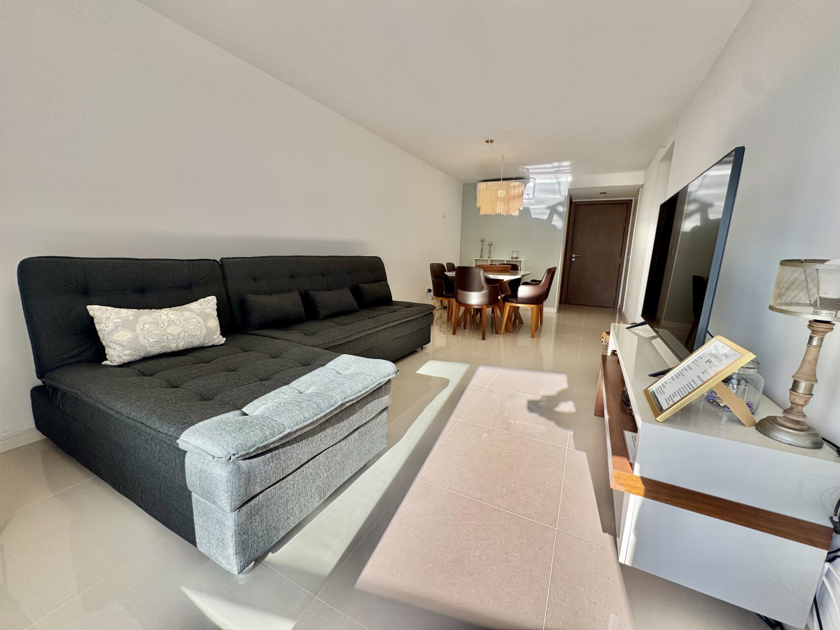 Apartamento en alquiler temporal a pasos del mar con parrillero propio