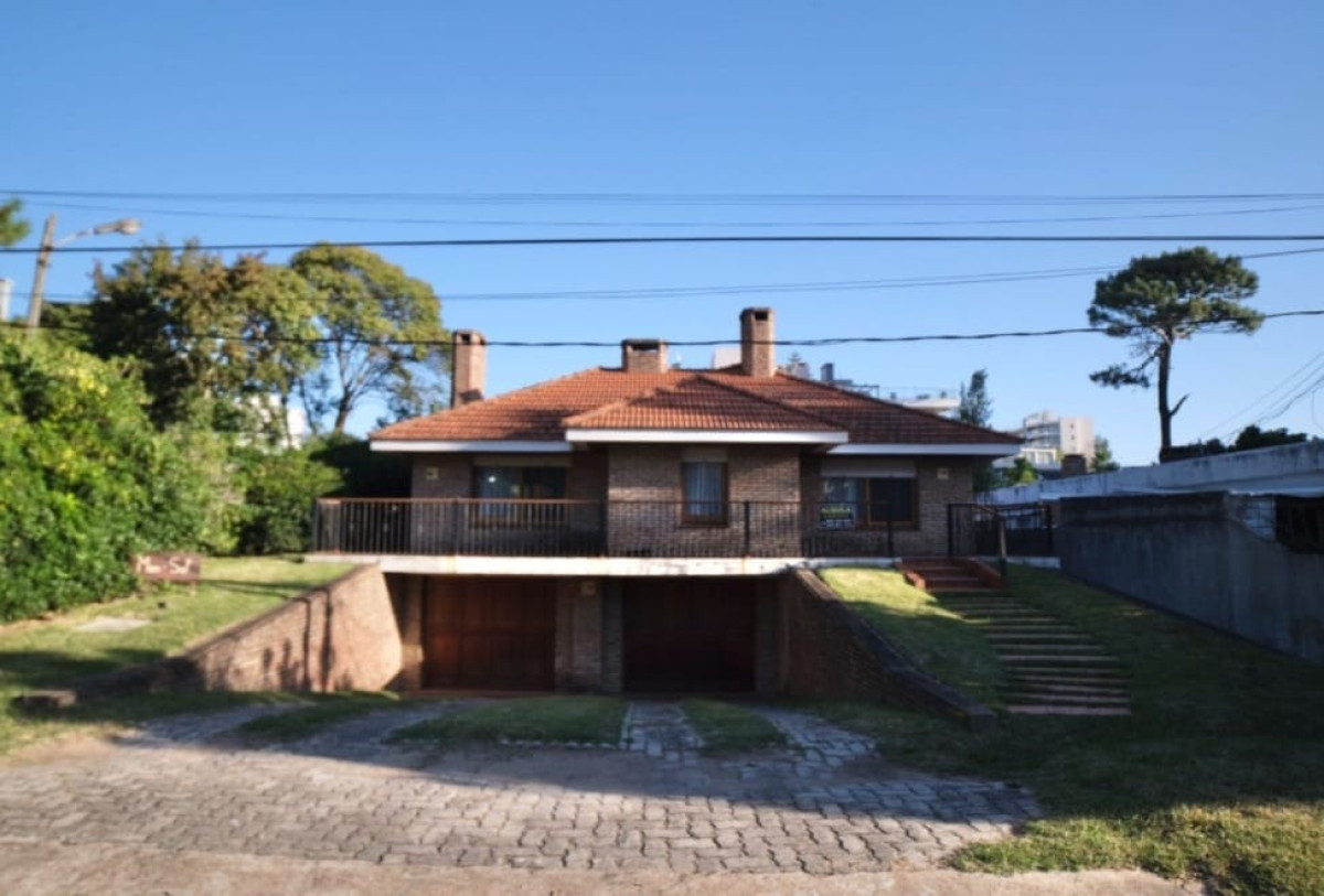 Casa en excelente ubicación de 3 dormitorios en alquiler de verano