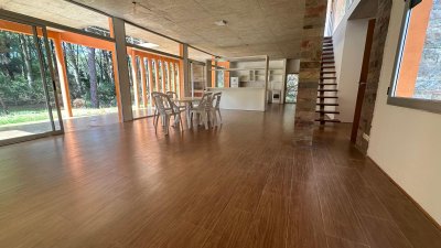 Venta amplia Casa de 3 habitaciones, rodeada de vegetación y tranquilidad