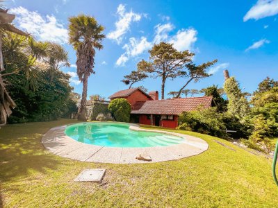 Venta hermosa Casa 4 Dormitorios en Mansa Punta del Este