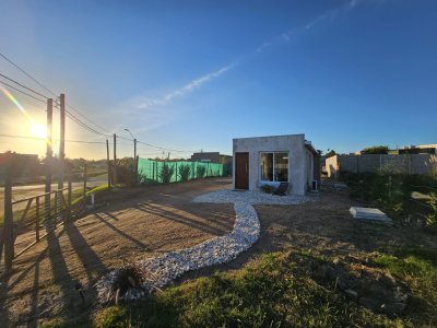 CASA UN DORMITORIO EN VENTA 4H