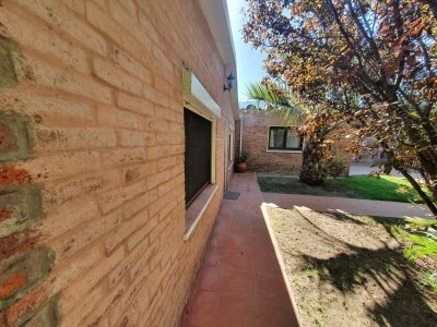 CASA TRES DORMITORIOS EN VENTA - MALDONADO