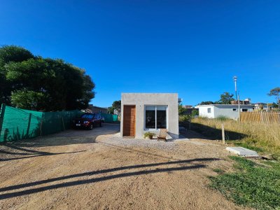 CASA UN DORMITORIO EN VENTA 4H