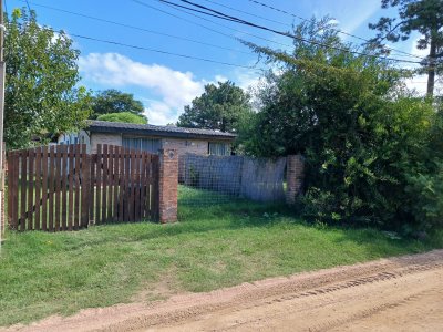 Venta de dos casas gemelas con renta en El Pinar Sur