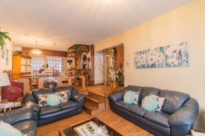 Venta de casa 4 dormitorios, piscina , fondo en Parque Batlle