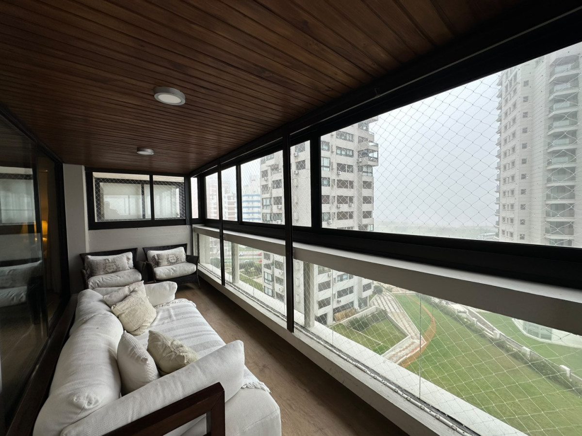 Apartamento en Venta a Metros del Mar en ParqueMar Center Torre E - Punta del Este