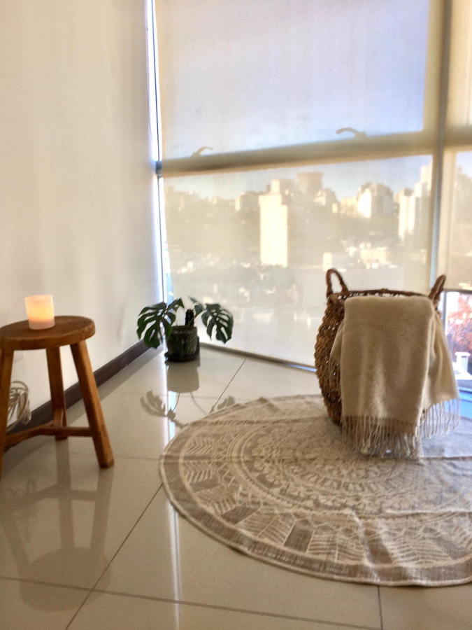 Alquiler monoambiente en Parque Batlle con vistas despejadas, al mar y a al parque.