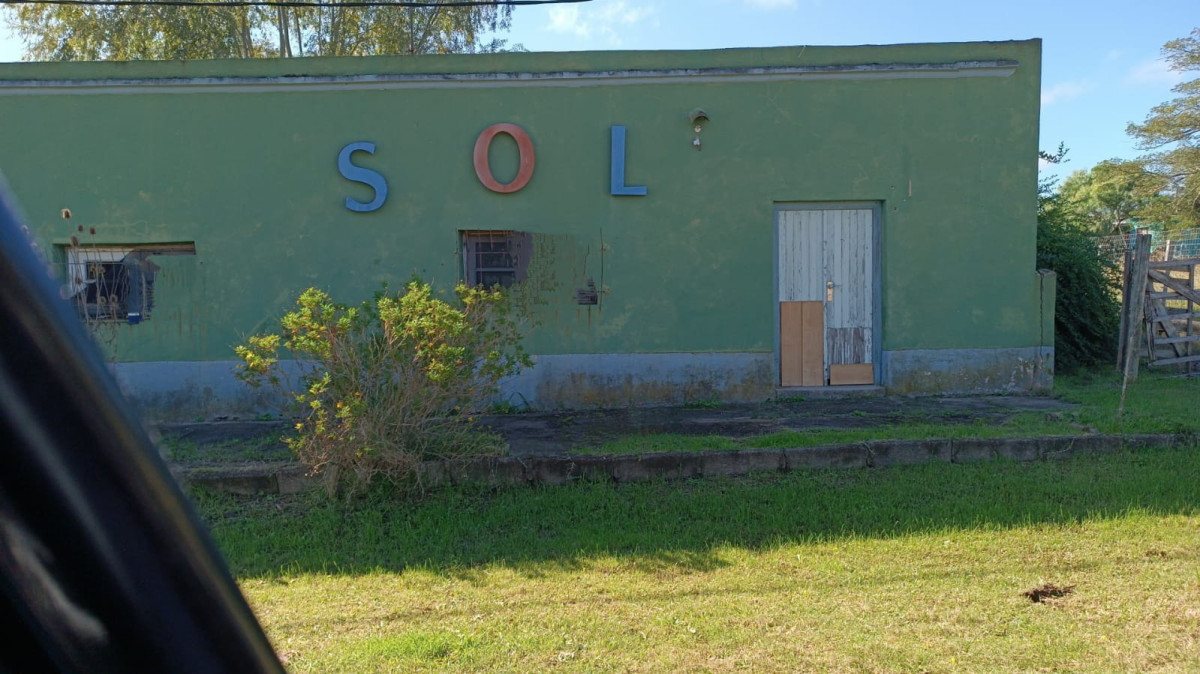 Vendo terreno con casa a reciclar en pleno corazon del pueblo Garzón