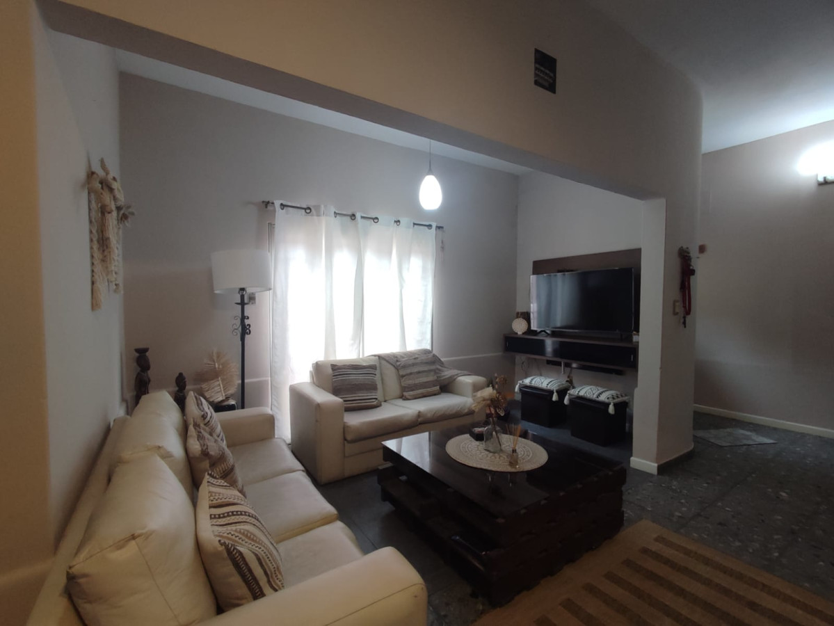 Venta casa ph 3 dormitorios, azotea con parrillero en Brazo Oriental