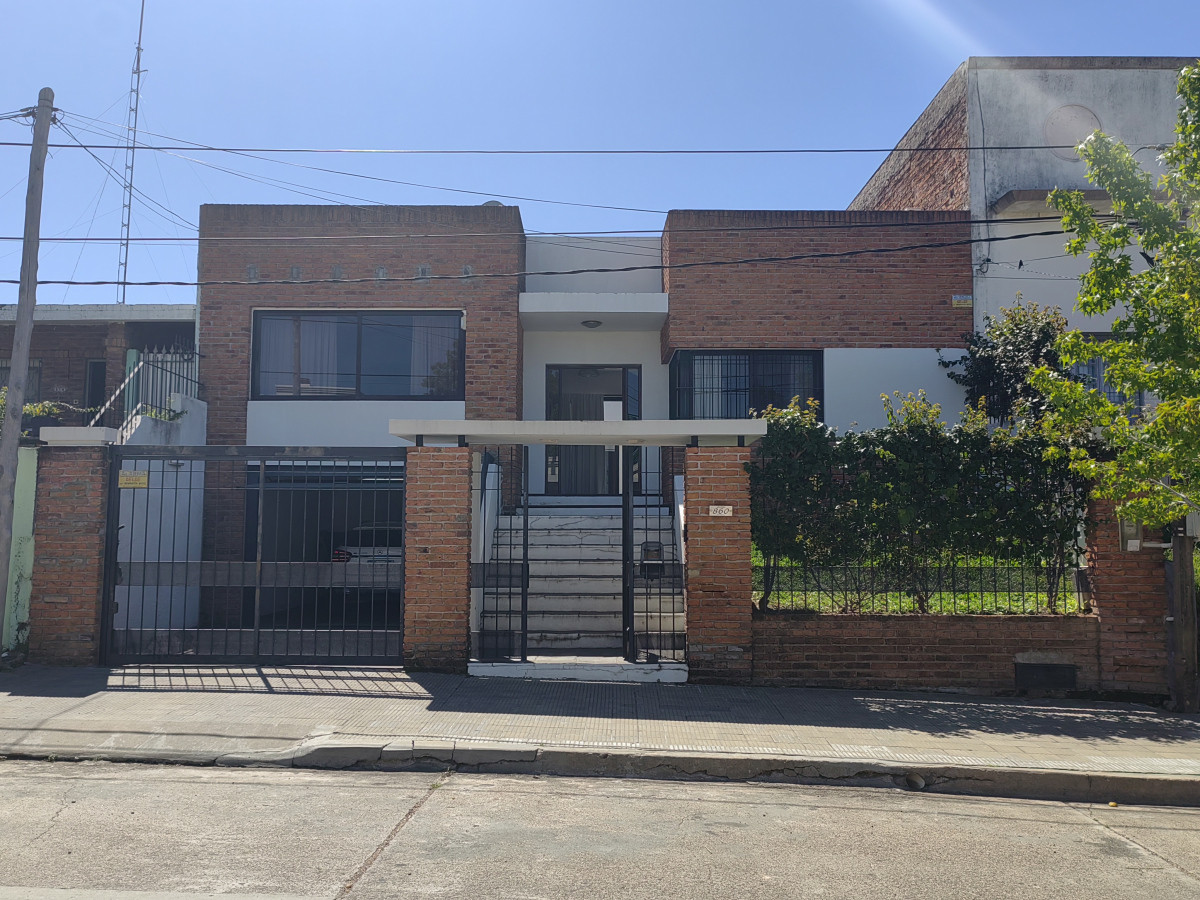 Casa en el Cerro a pocos metros de Plaza Flores