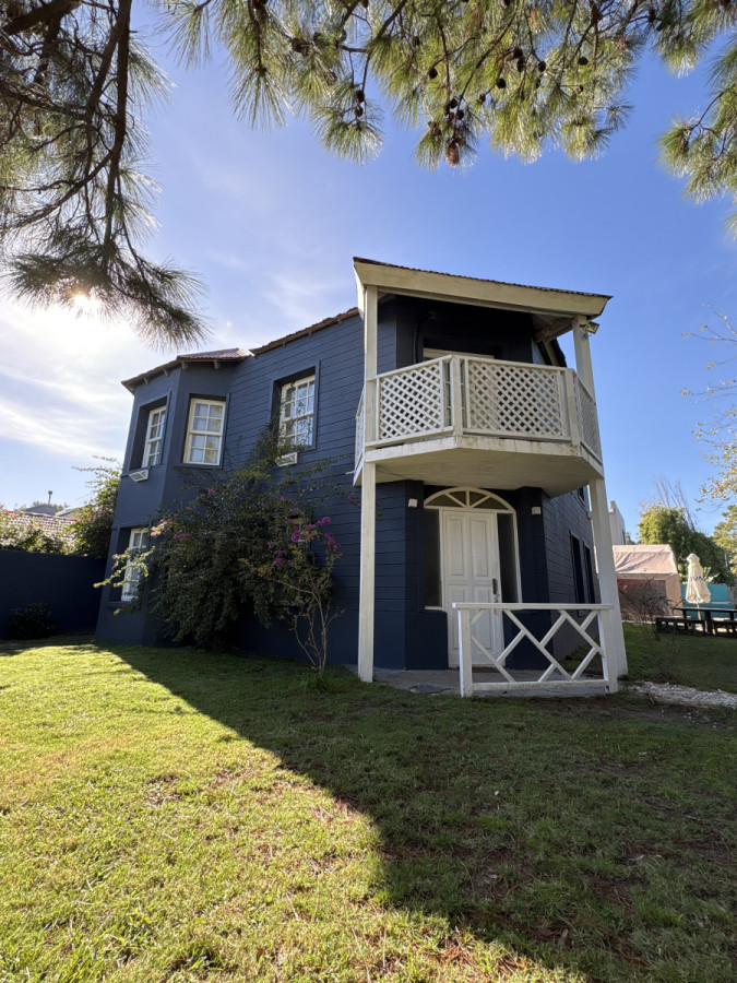 Se vende Casa de 5 dormitorios en el corazon de la Barra de punta del Este