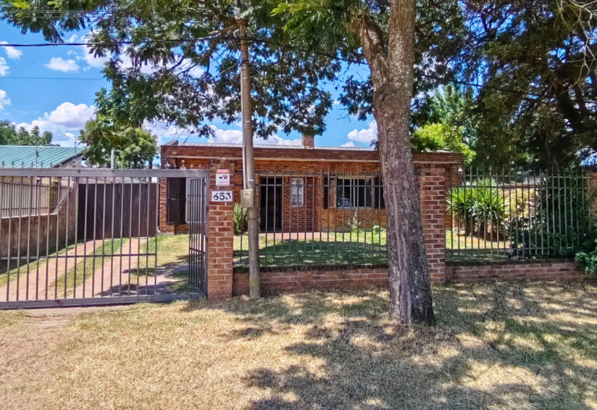 Casa en venta con amplios espacios en zona sur de Salto.