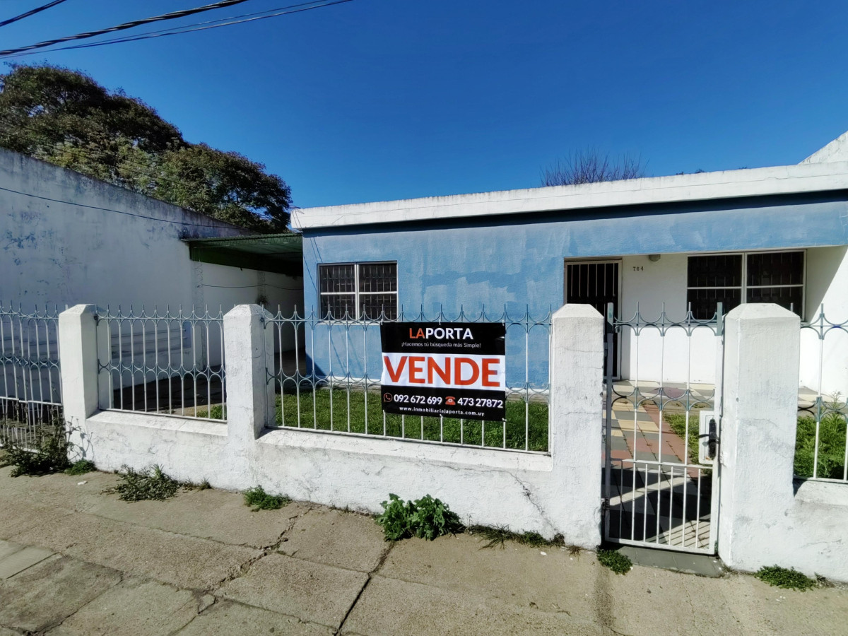 Casa en venta en avenida principal de Salto Nuevo
