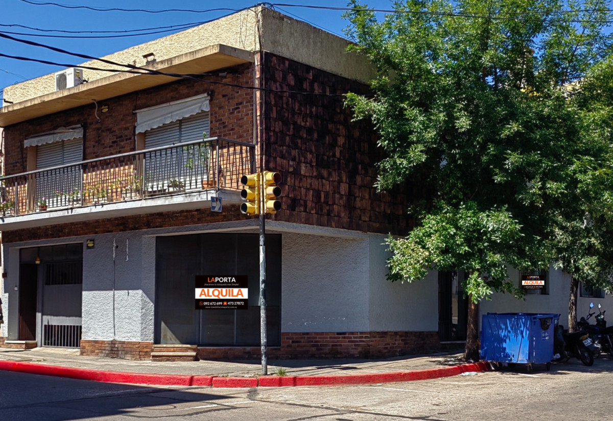 Local en alquiler en esquina, con visibilidad en el centro de Salto.