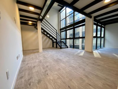 Venta Apartamento Loft 1 Dormitorio En Ciudad Vieja Edificio Alhambra