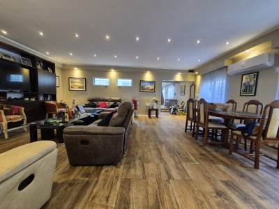 Alquiler 2 Casas 4 Dormitorios Y 3 Baños - Patio - Parrillero + Barbacoa - Brazo Oriental