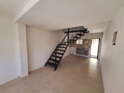 Alquiler Casa dos Dormitorios - Barros Blancos