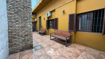 Venta casa 2 dormitorios - 2 baños - 126 m2 - Cordón