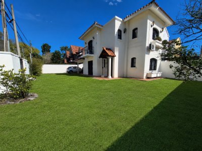 Alquiler casa 3 dormitorios - Garage - Jardín - Parrillero - Carrasco