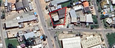 Terreno con edificaciones en Av. Aparicio Saravia