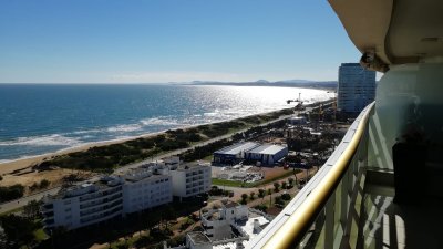  3 dormitorios 2 baños y parrillero propio en venta
