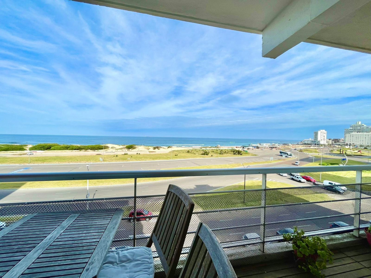 VENTA 2 dormitorios y 2 baños con vista franca al mar en venta