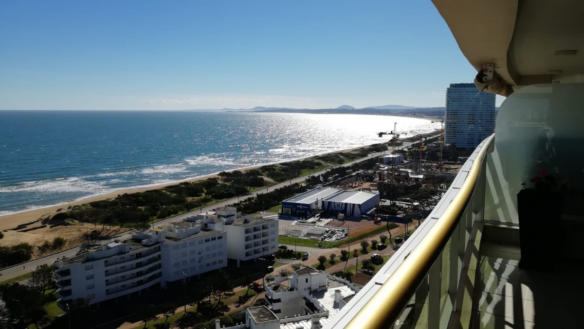  3 dormitorios 2 baños y parrillero propio en venta