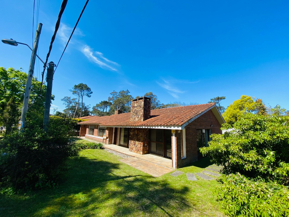 Casa alquiler vacacional de 3 dormitorios y piscina