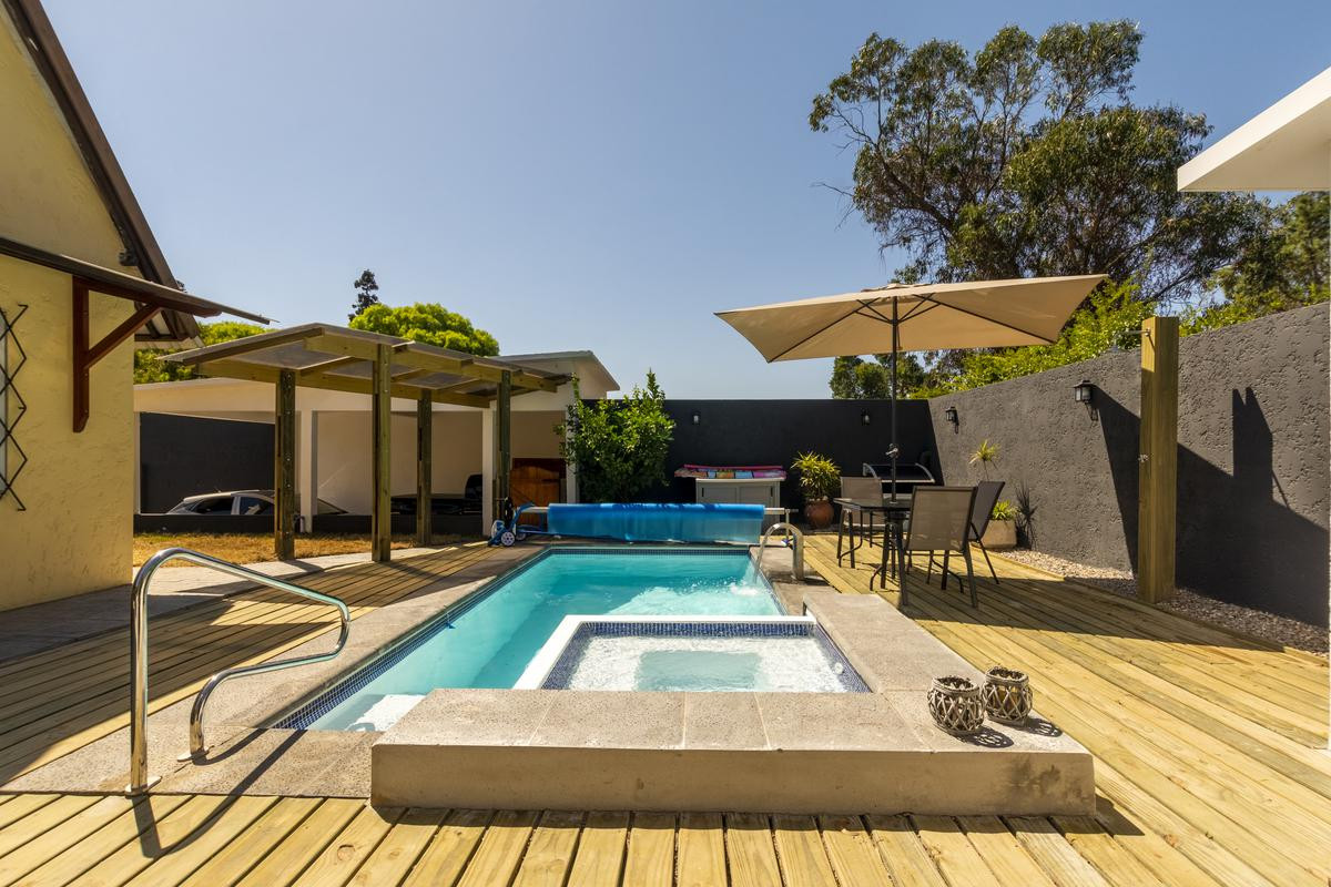 Casa en Pinares con piscina en venta en zona Pinares