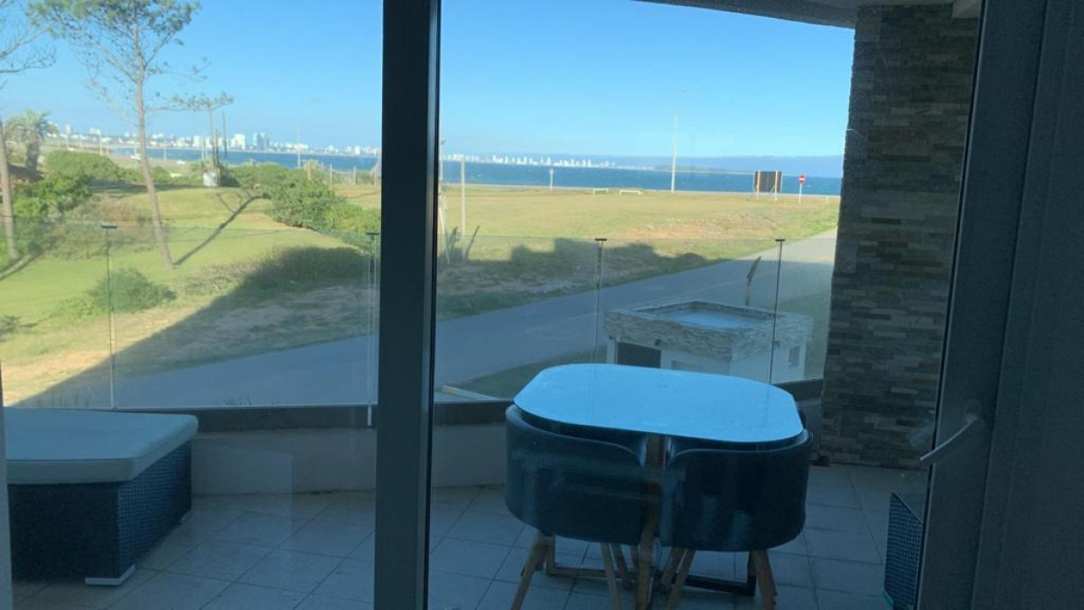 Espectacular apartamento en venta en Parada 39 de Playa Mansa, con vista al mar