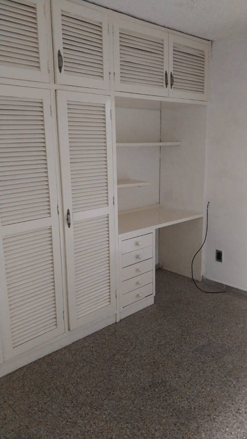 REBAJADO Apartamento de 4 dormitorios en Venta, San Carlos