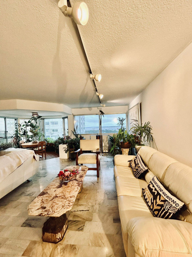 Apartamento de 4 dormitorios con Amenities, Punta del Este, Alquiler Invernal