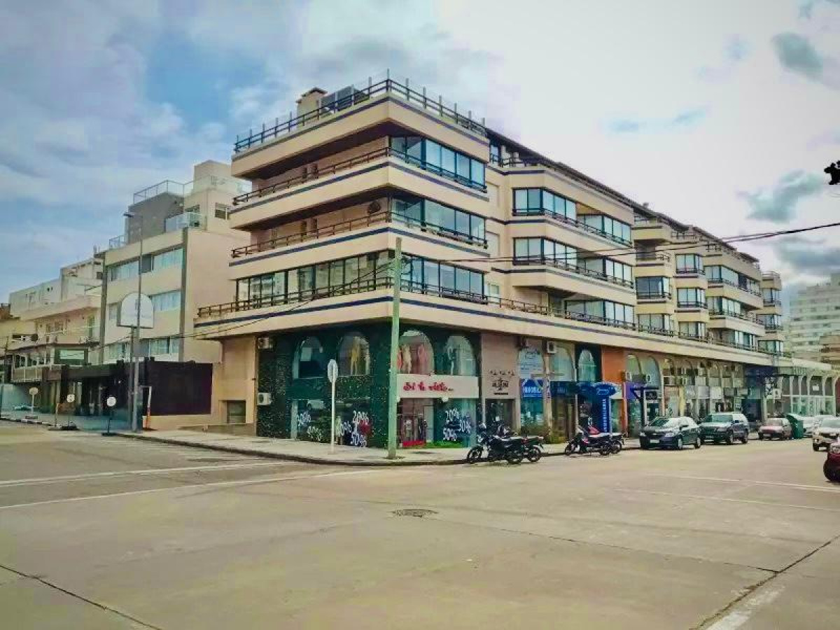 Apartamento de 3 dormitorios con amenities en Peninsula, Punta del Este