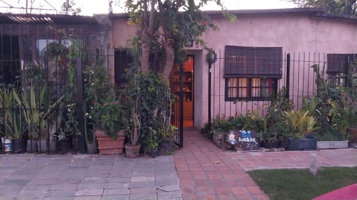 Casa con Local Comercial en Venta, San Carlos