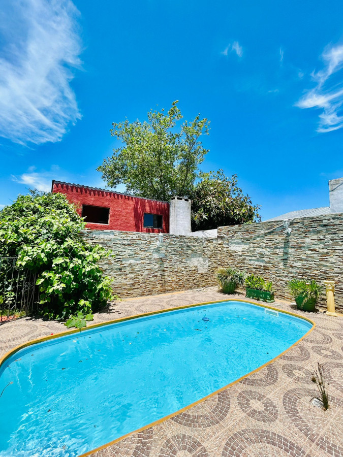 Casa de 3 dormitorios y piscina climatizada, Alquiler Anual, Manantiales